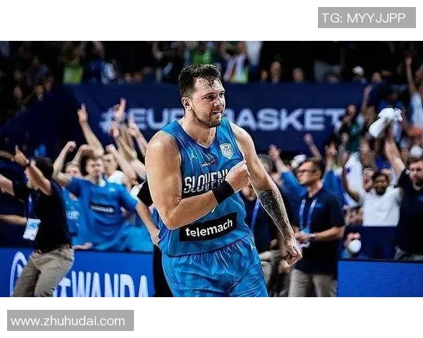 东契奇场上举动引发球迷热议 网友纷纷表达激烈看法